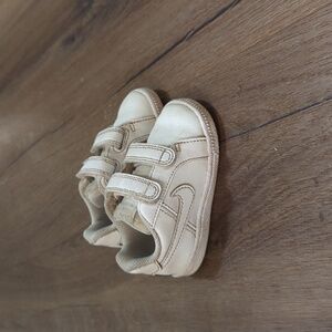 Nike Toddler Size 4 sneakers